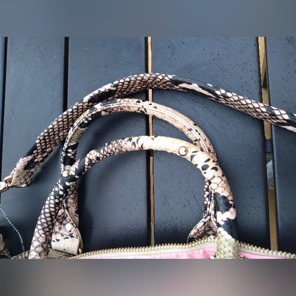 Rampage Faux Snakeskin Patterned Purse, Clean Pink Interior, Tassel Zipp… - Picture 5 of 13